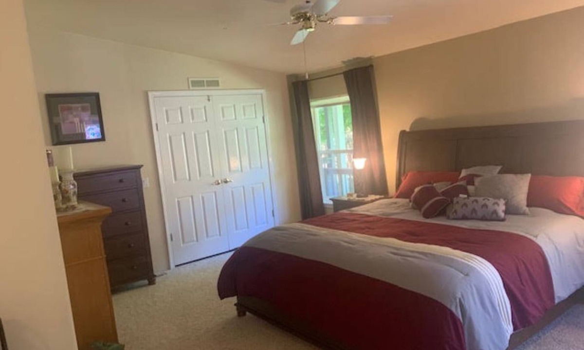 Shady Cove House | HIDDEN RIVER GEM