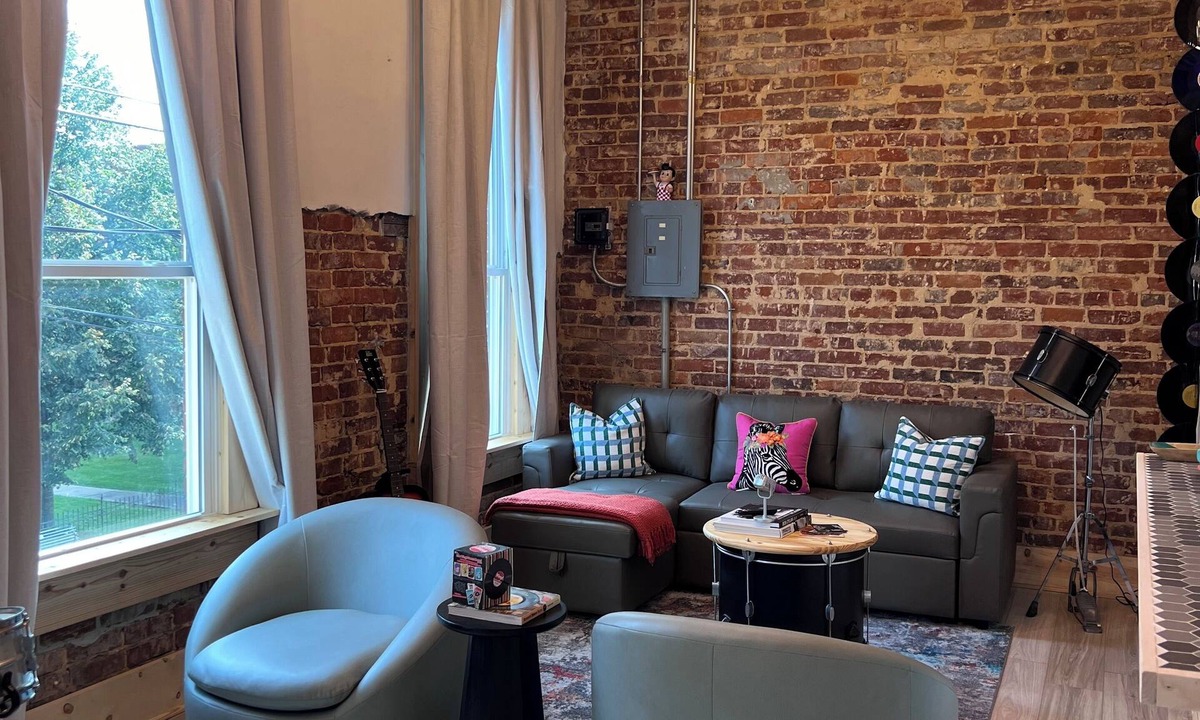 Horse Cave Apartment | Hidden Station. 2 bedroom pet friendly apartment in the heart of Horse Cave Ky.