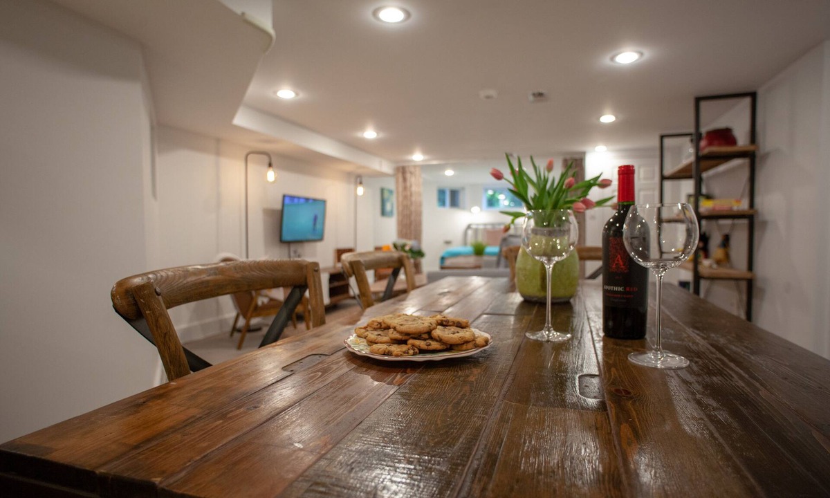 Columbia Heights Apartment | Hidden treasure, GREAT for families - Roomy, comfy, close to everything!