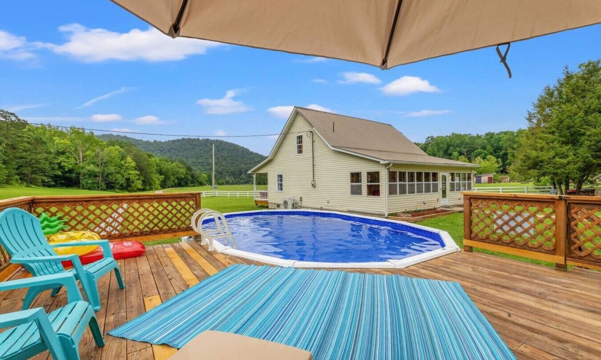 Clay City House | Hidden Treasure- Private Pool, Firepit, Pond, 1600 Acres