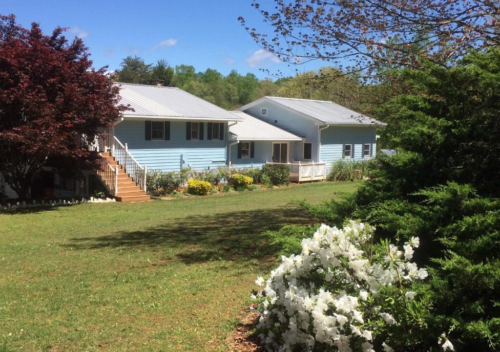 Hiawassee Bed & Breakfast | Hidden Valley B&B