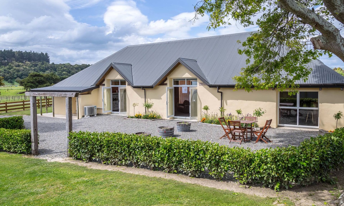 Martinborough House | Hidden Valley Getaway