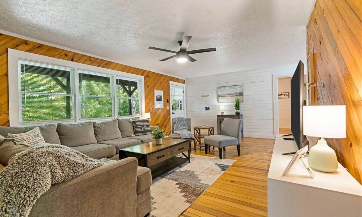 Slade House | Hide Out at The Ridge *Hot Tub*