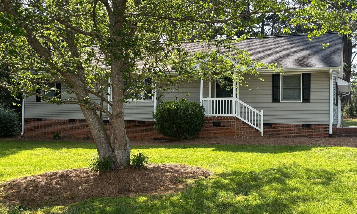 Mebane House | Hideaway by Tanger Outlets