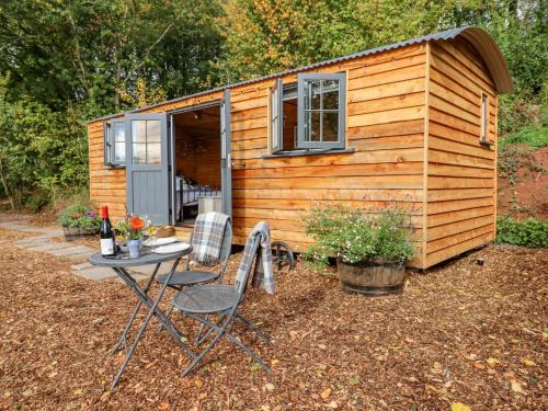 Newton Saint Cyres House | Hideaway Cabin