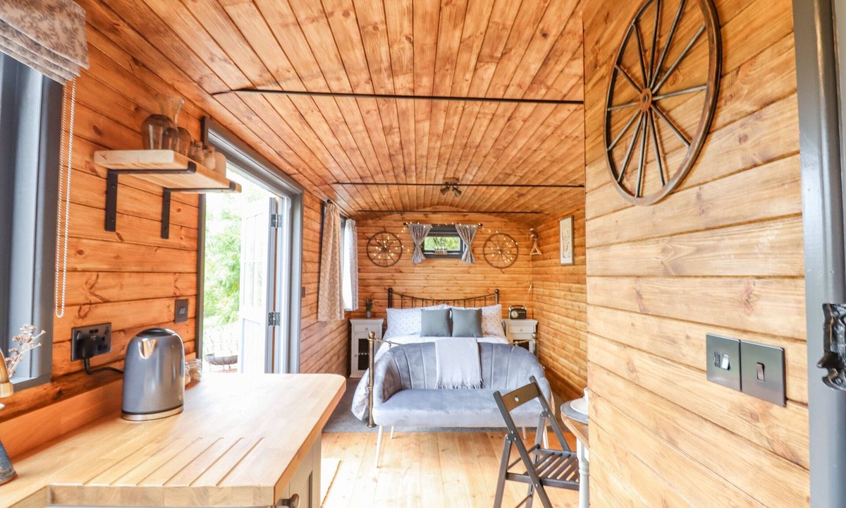 Newton Saint Cyres Cottage | Hideaway Cabin