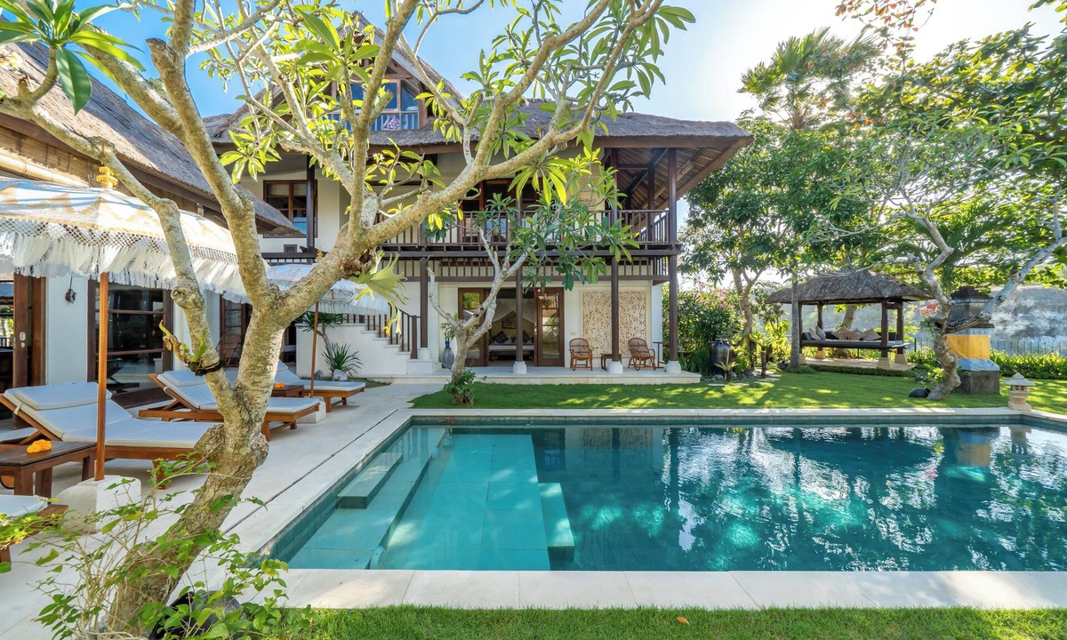 By Pass Ngurah Rai Villa | Hideaway Cliffside 3BR Pool Villa Near Beach