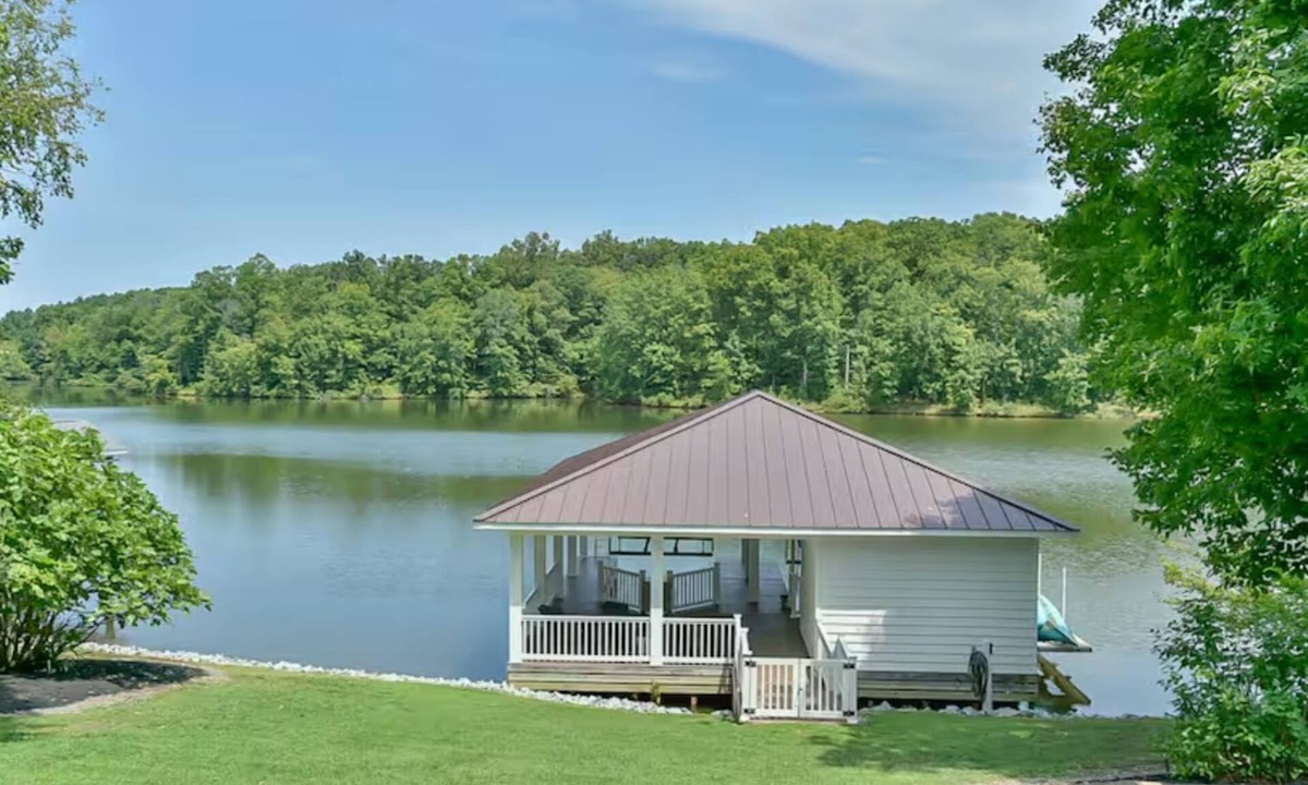 Roxboro House | Hideaway Haven - Hot Tub, Firepit & Private Dock