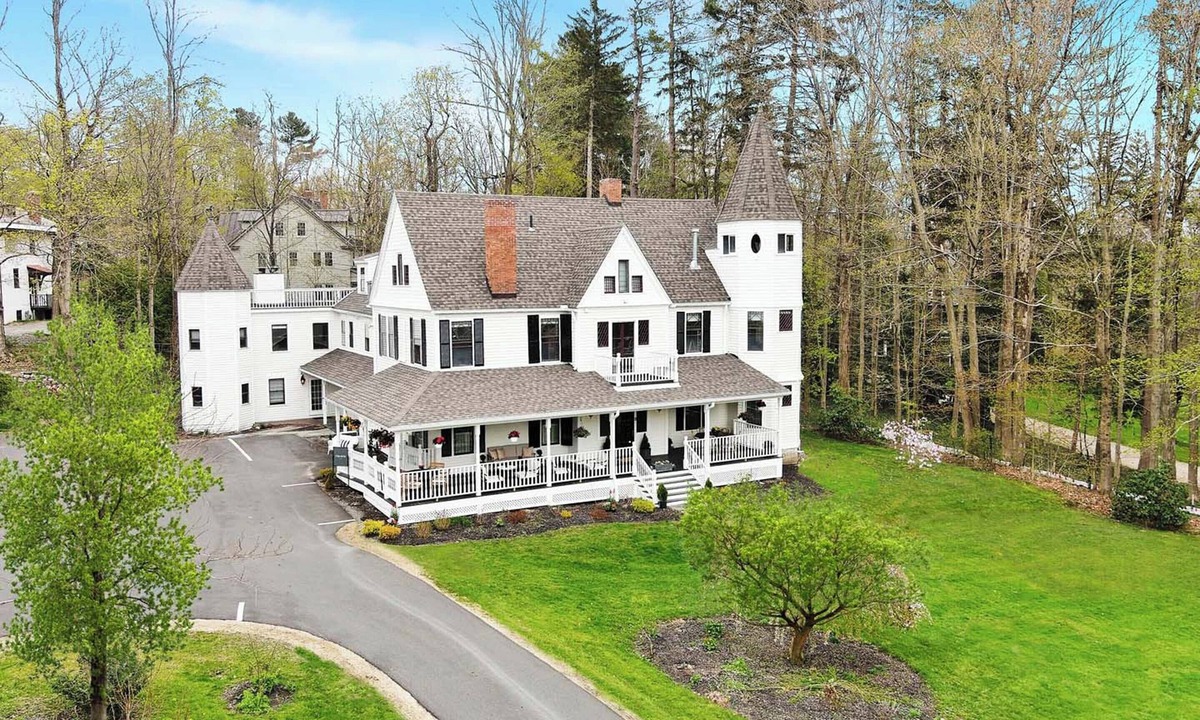 Lenox Hotel | Hideaway Inn Lenox