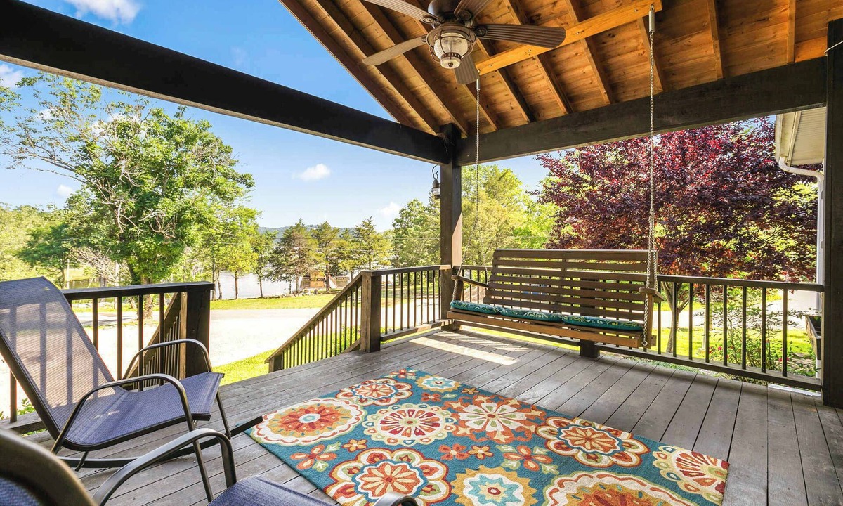 Jenkins House | Hideaway Lodge - Lakefront Table Rock Lake