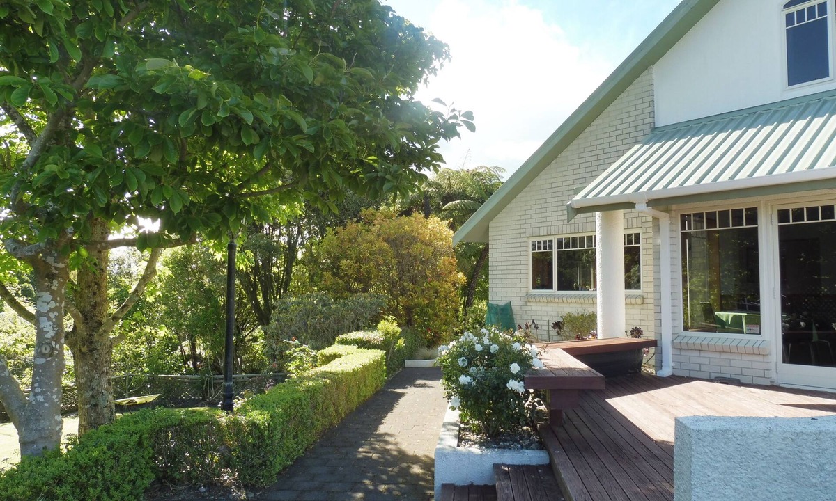 New Plymouth Bed & Breakfast | "Hideaway Off Heta" for comfort, rest and tranquility.