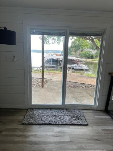 Sunrise Beach House | Hideaway on the lake!