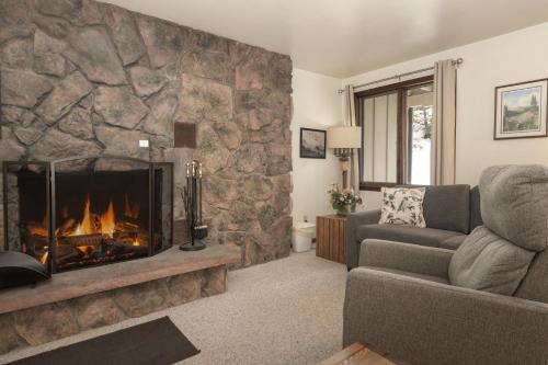 Winter Park Villa | Hideaway Village Alpine 4