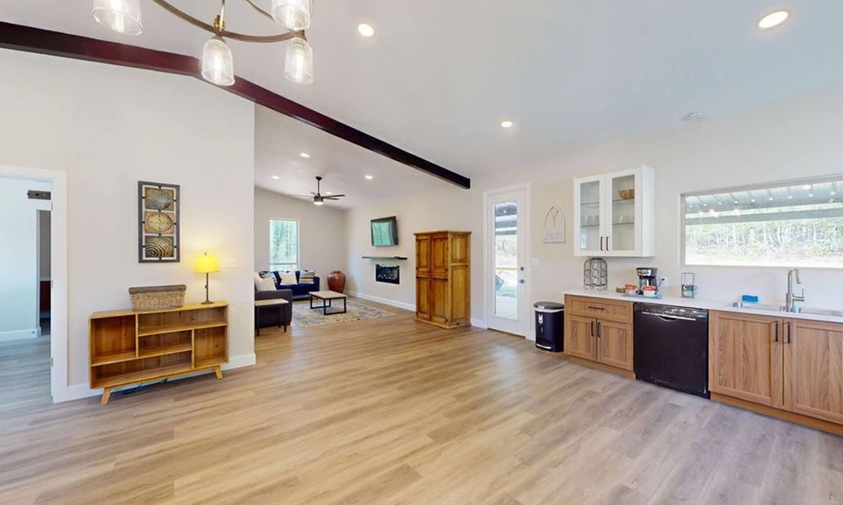 Hochatown Cabin | "Hideout" New 1 Bedroom on 8 Acres. Hot Tub & More!