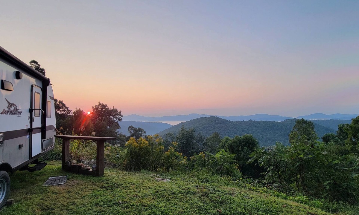 Skyland House | High Above Asheville! Beautiful Long Range Views!