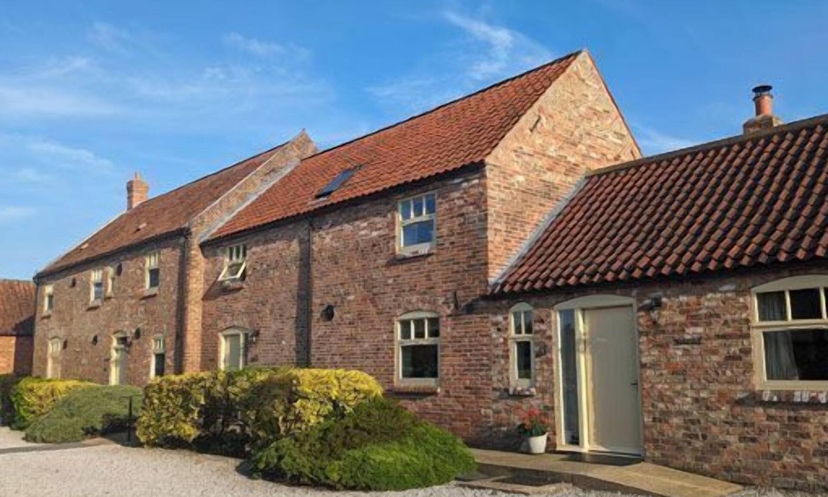 Beverley House | High Barn, Beverley. Quality barn conversion with great views - 6 bedrooms