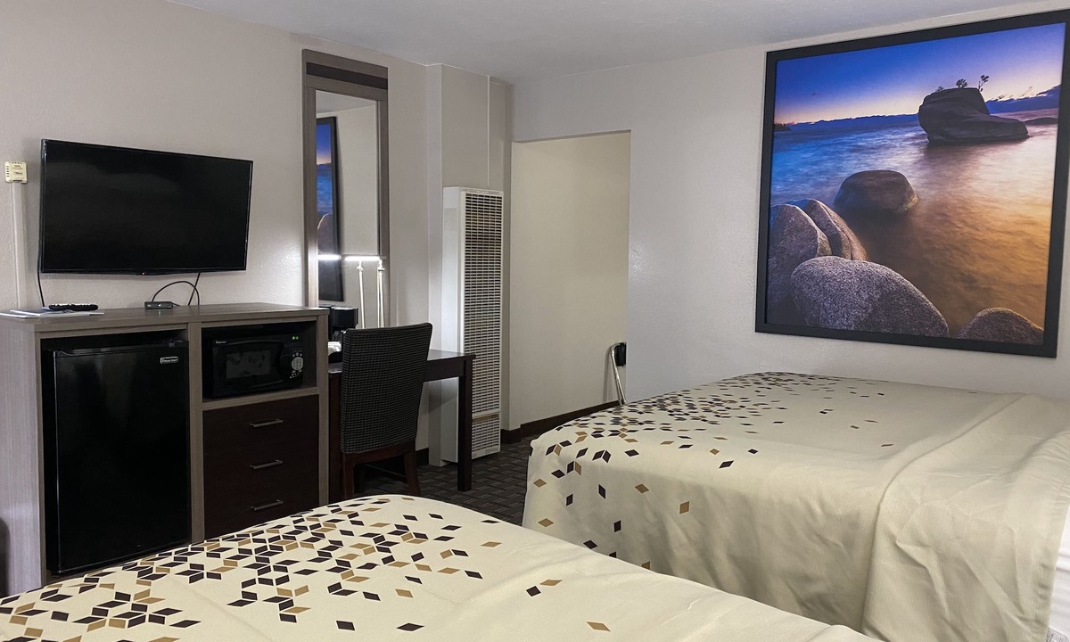 Tahoe Valley Hotel | High Country Lodge