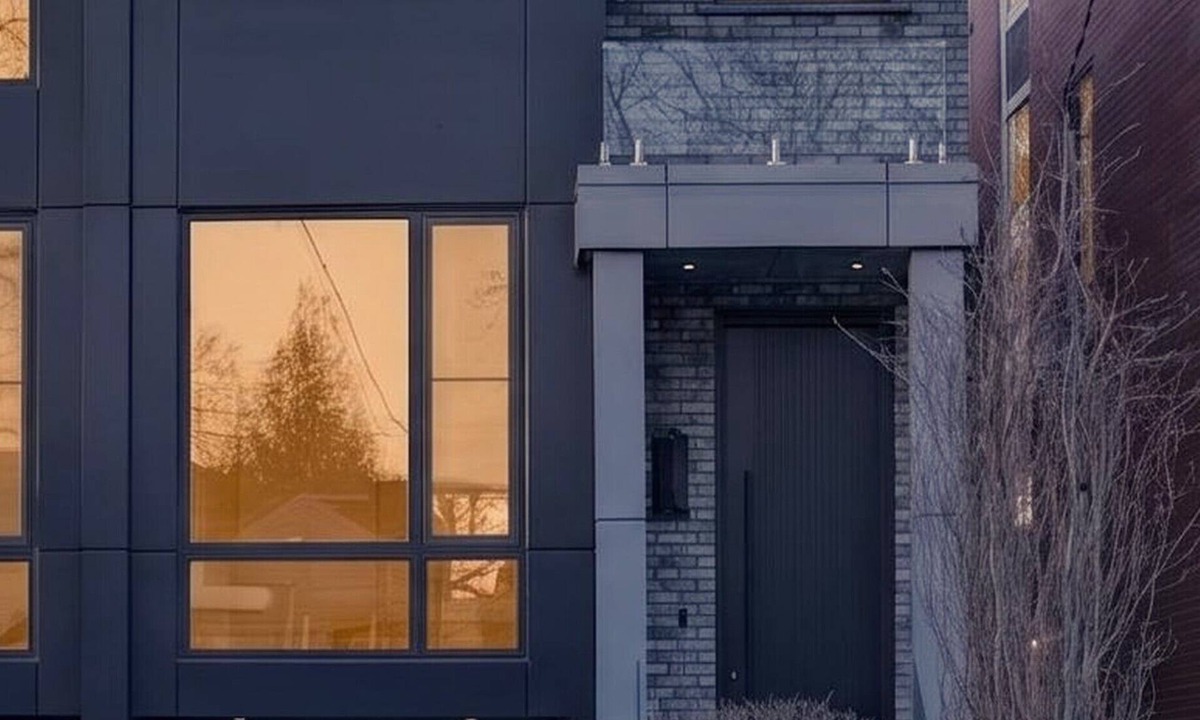 East York House | High End 3BR Retreat in Leaside with Parking