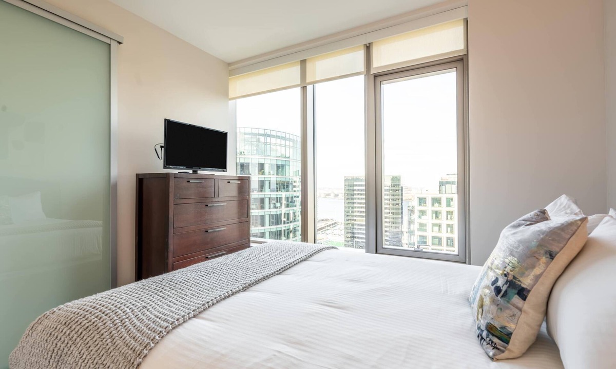 Seaport District Apartment | High End Apt Seaport with Pool