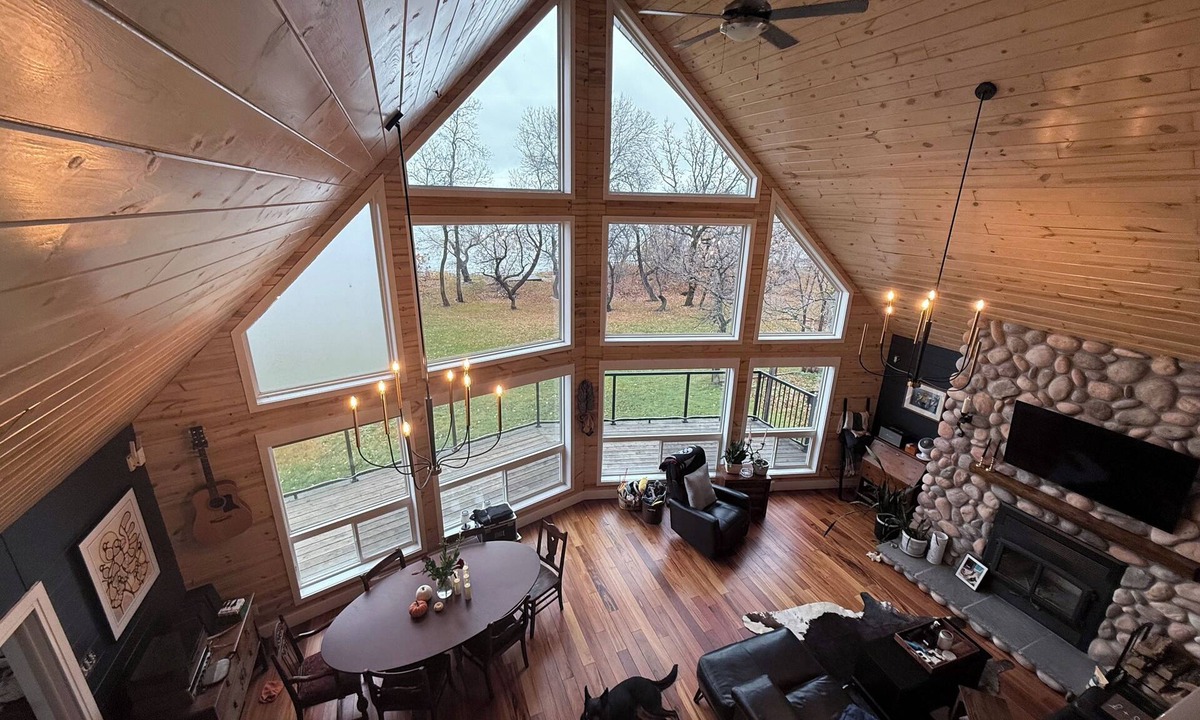 Manitoba Cabin | High-end cabin with a mix of vintage and modern touches.