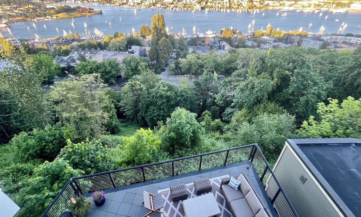 East Queen Anne House | High-End City Home w/ A L L the amenities!