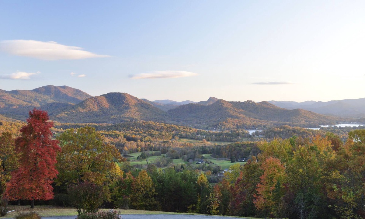 Hayesville House | High-end large private home with amazing long-range views, close to Lake Chatuge