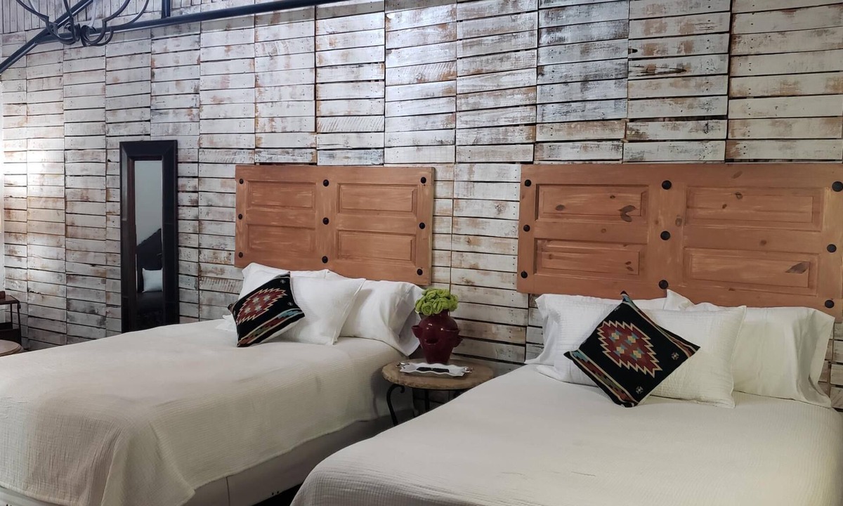 Western Division Apartment | High End Loft Fully Decorated 2 Beds #4