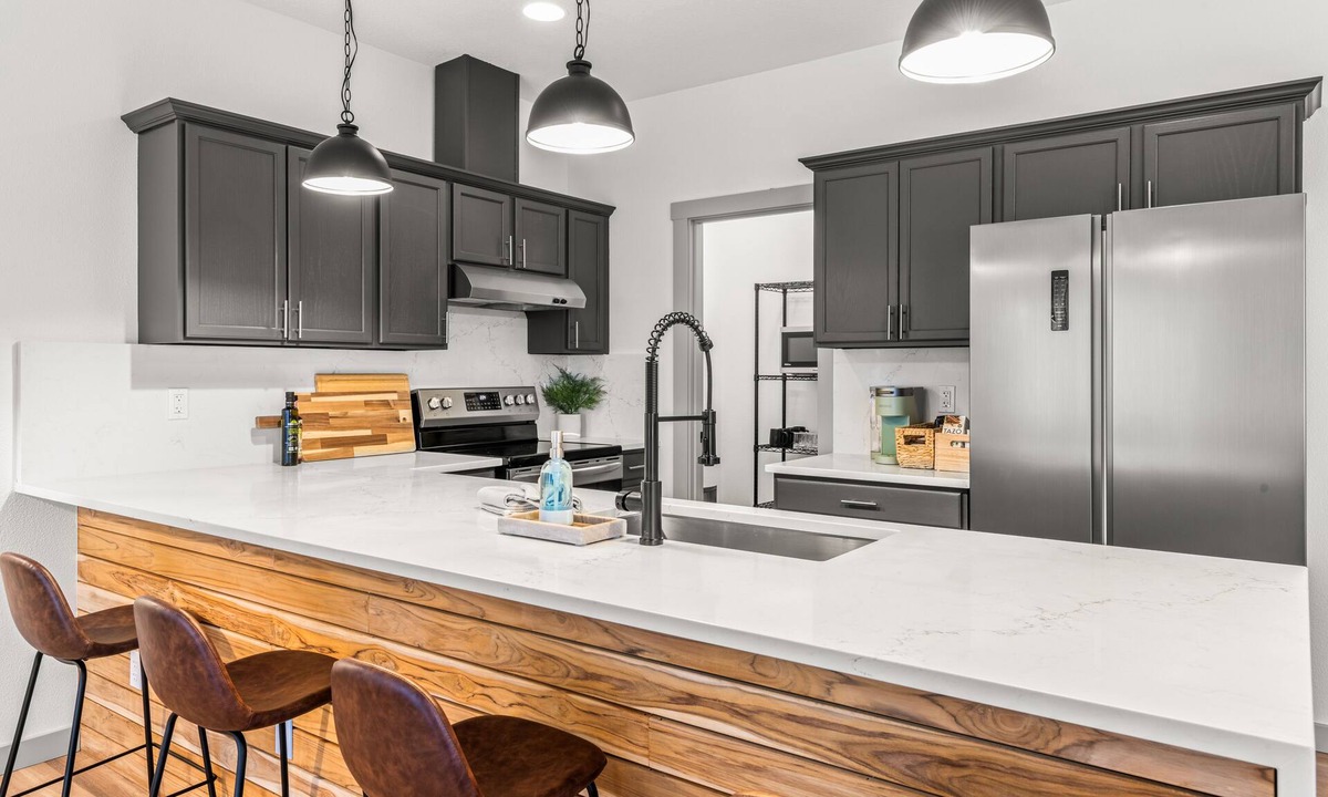 Pleasant Valley House | High End Townhome Near PDX