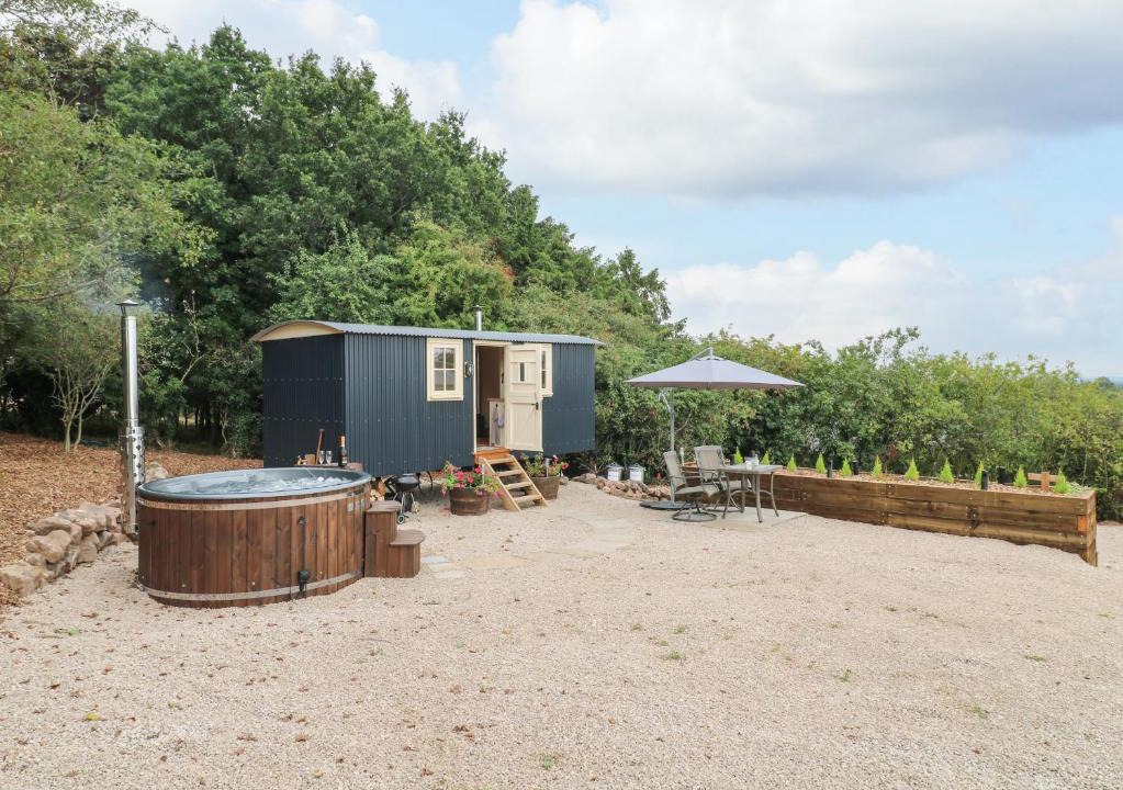 Ashbourne House | High Grounds Shepherd's Hut