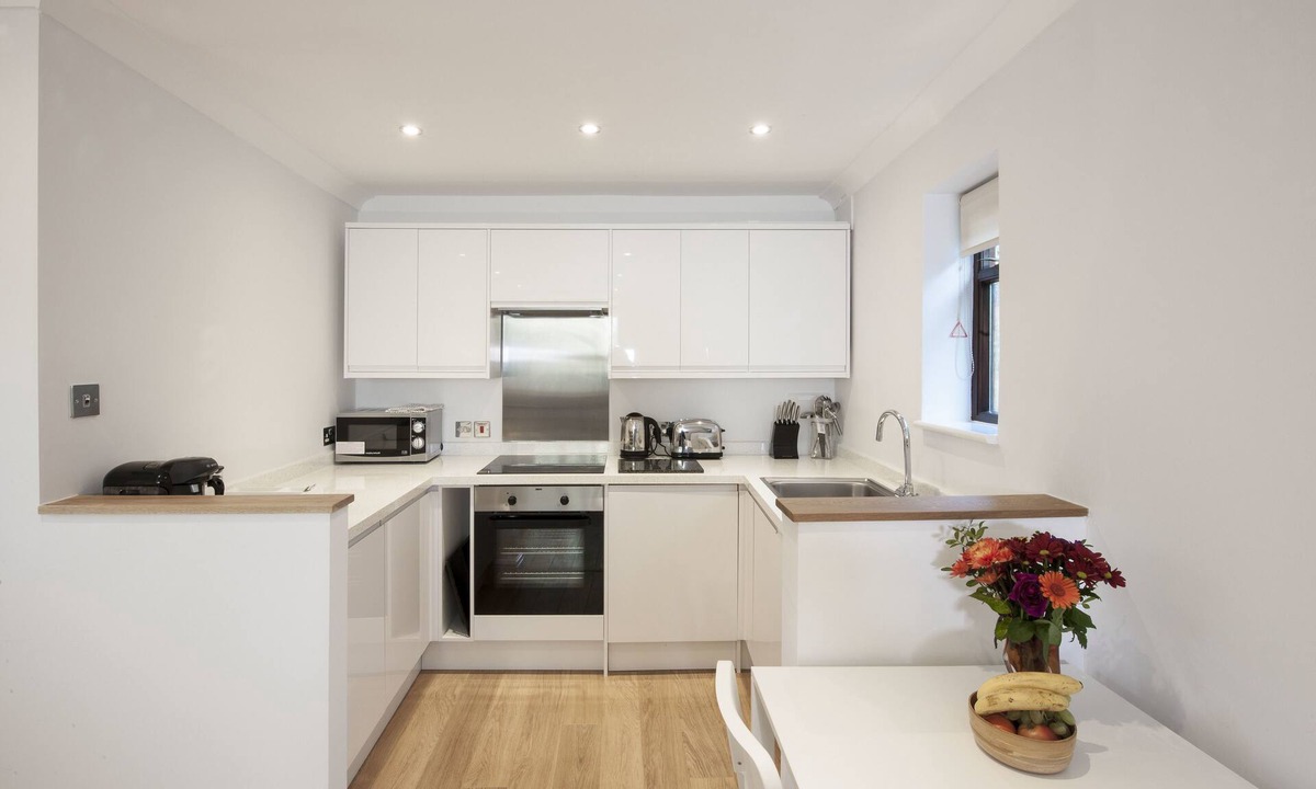 Botley House | High Hedges Apartments