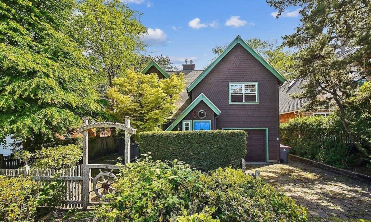 Downtown Cannon Beach House | High Jinks - New Listing!