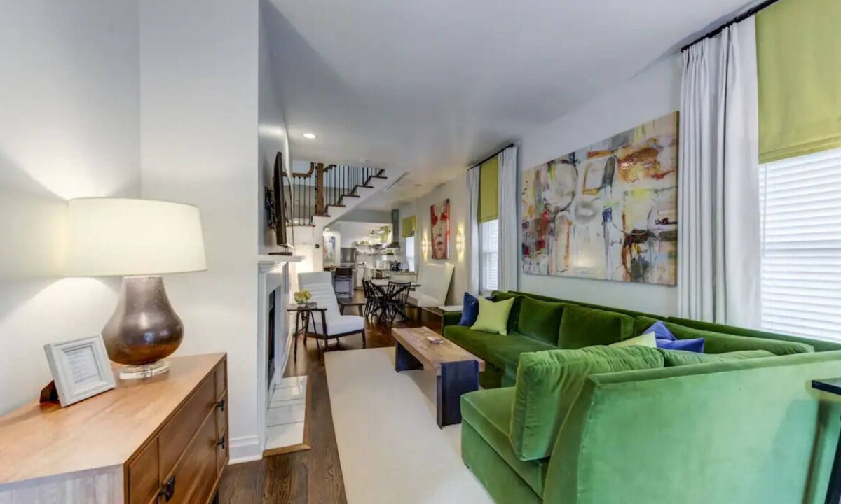 Midtown House | High Luxury Vacation Rental in Midtown - Sleep 8 w/2 full bathrooms! Gorgeous!