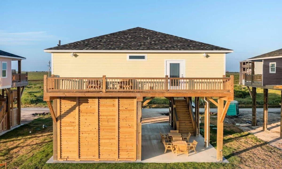 Gilchrist House | High Noon