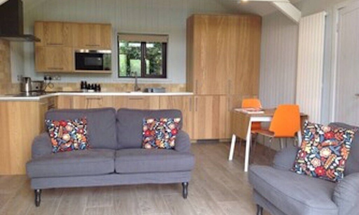 Cheddar Cabin | High quality accommodation for couples in semi rural setting