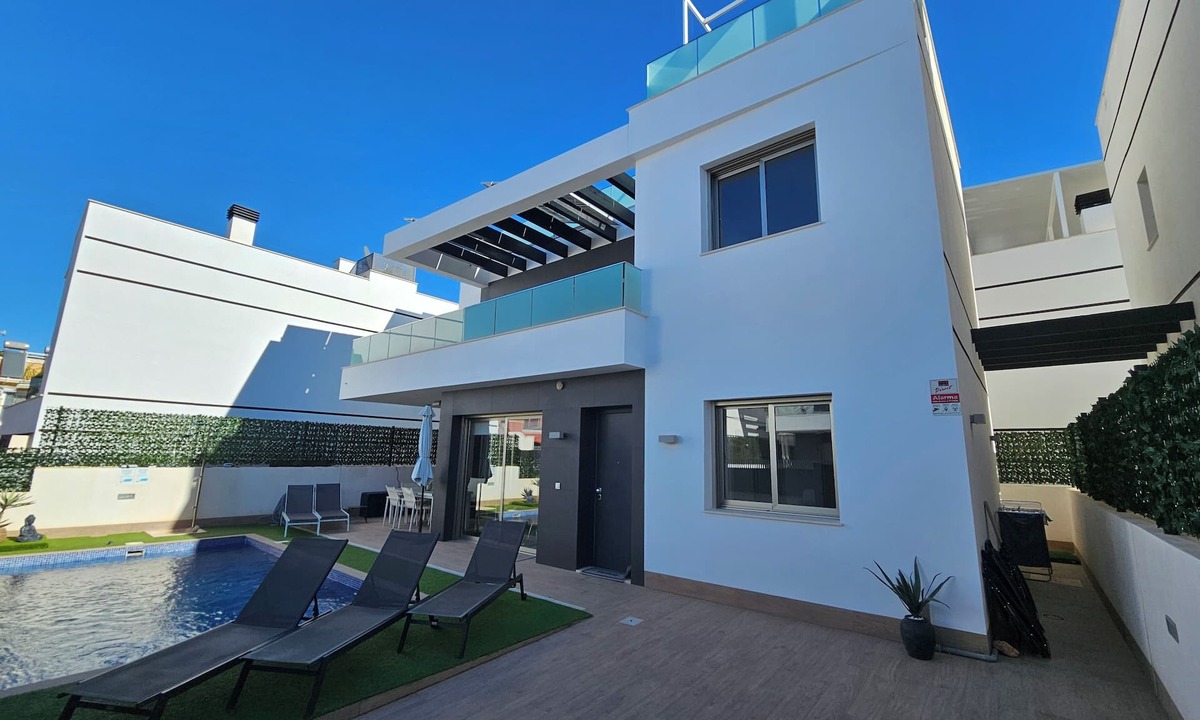 Orihuela Costa Villa | High quality equipped villa with heatable pool in quiet location