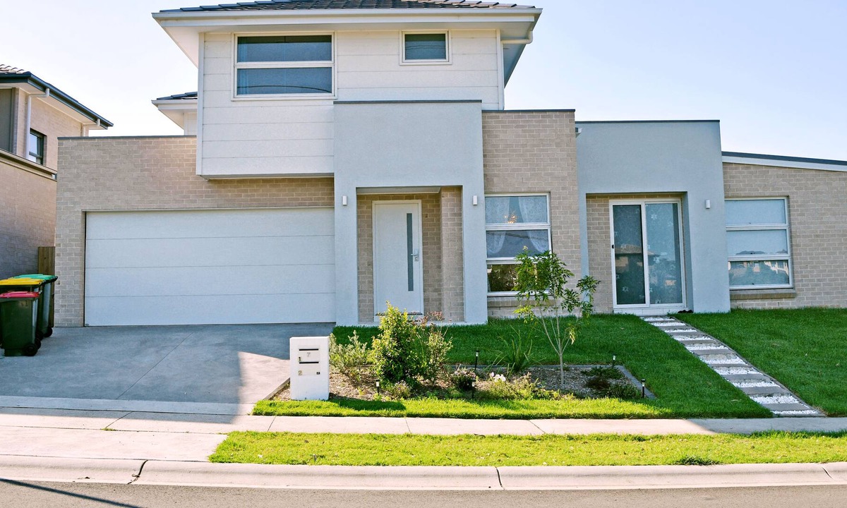 Maraylya House | High-Ranking Two-Level House with 4 Br Gables