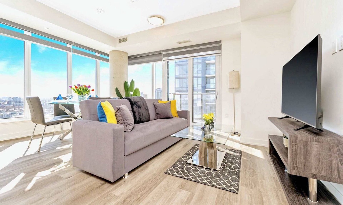 Kitchener Apartment | High Rise 1BR Building with Gorgeous Views