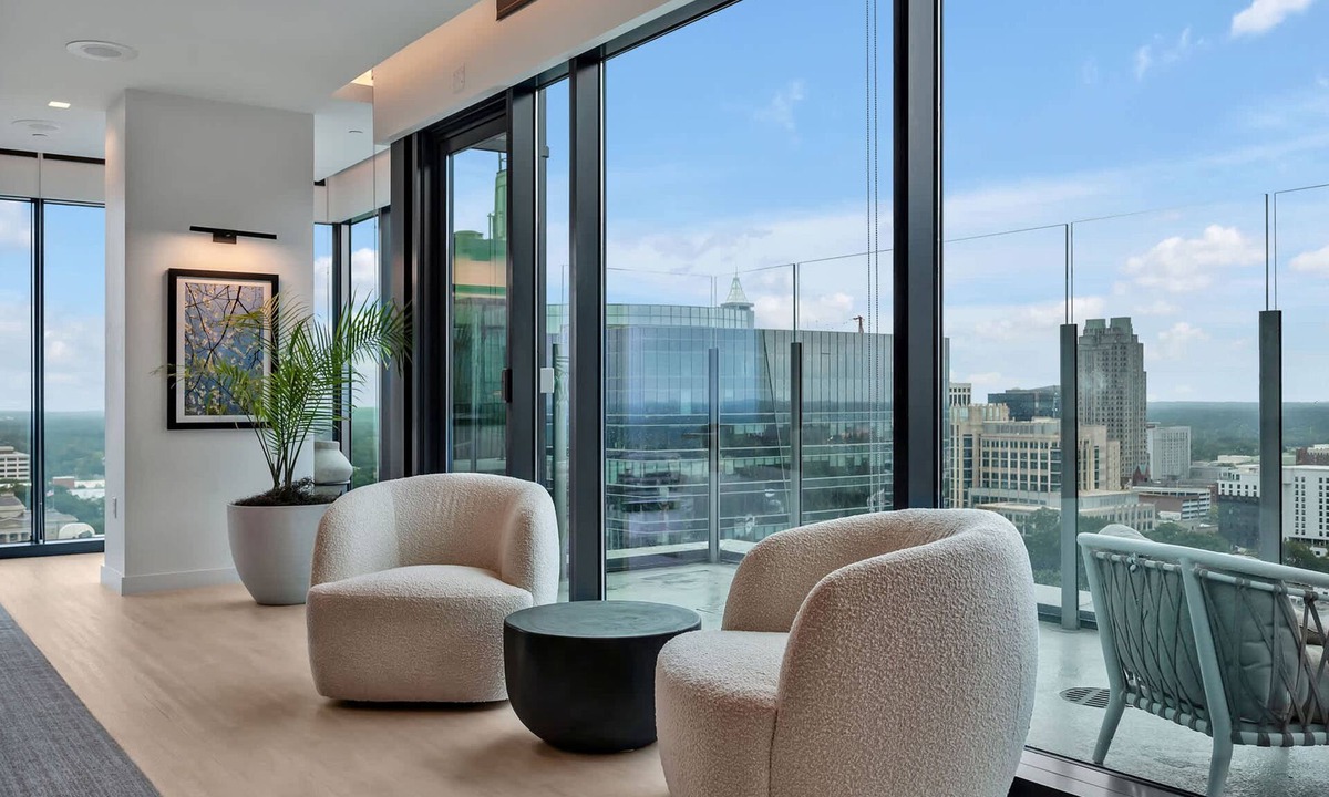 Glenwood South Apartment | High-rise Apt Raleigh Free Parking Sunset View 2