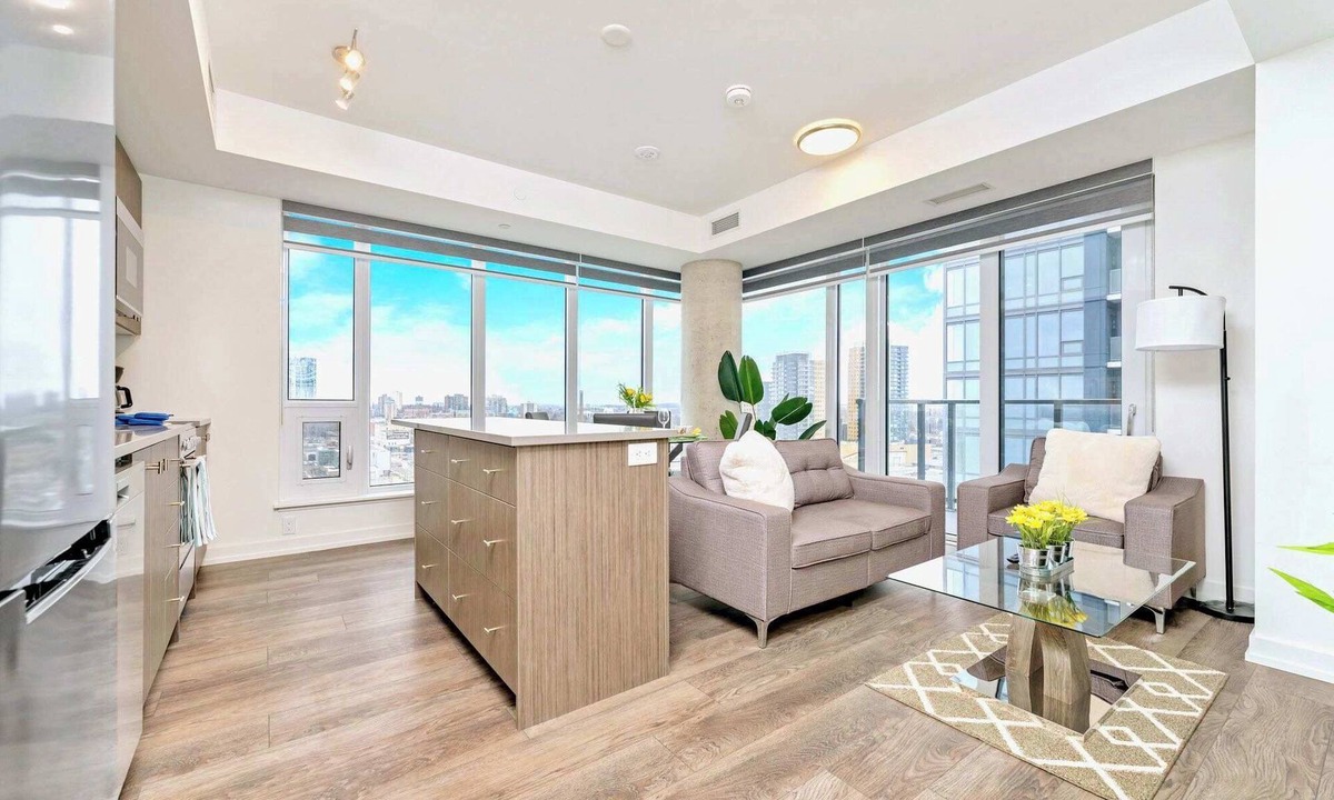 Kitchener Apartment | High Rise Condo w Balcony & Breathtaking Views