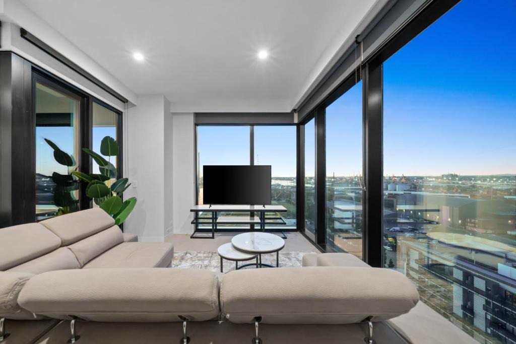 Docklands Apartment | High Rise Marina Tower Residence