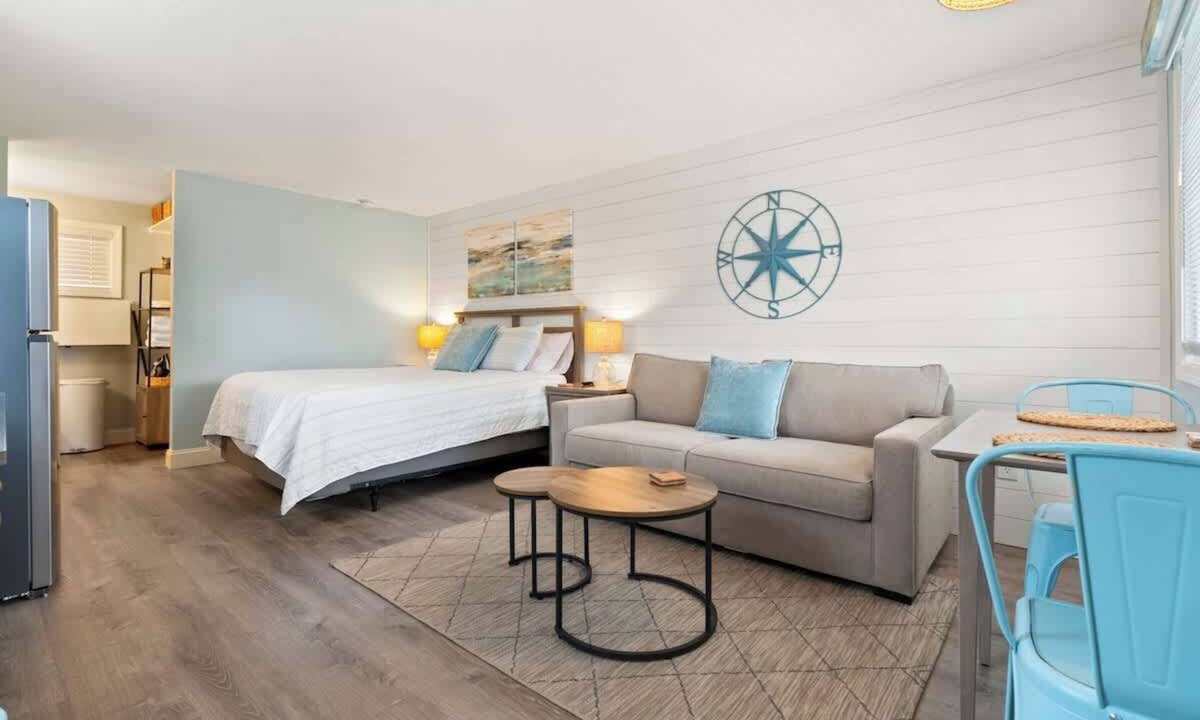 Wells Condo | High Seas.