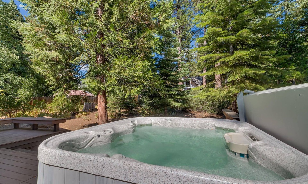 Lake Forest House | High Sierra by Tahoe Getaways - Dollar Point 4BR w Yard, Hot Tub & Dog Ok!