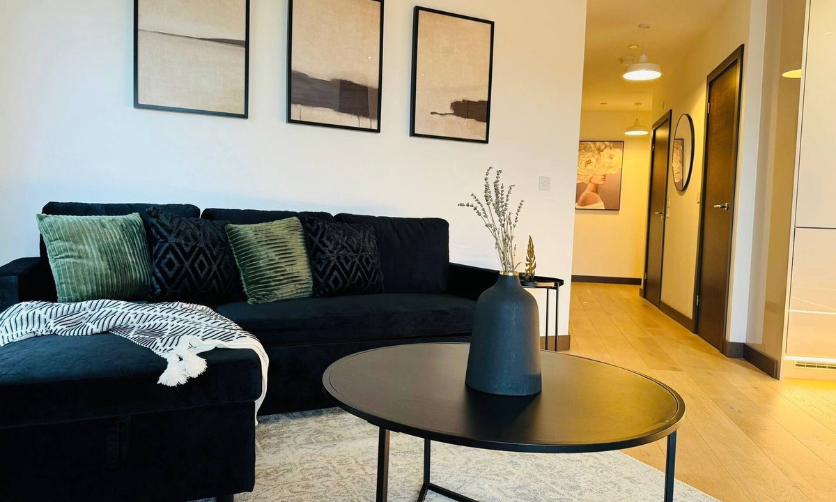 Maidstone Apartment | High-Spec Modern 2 Bed Apartment- Private Parking