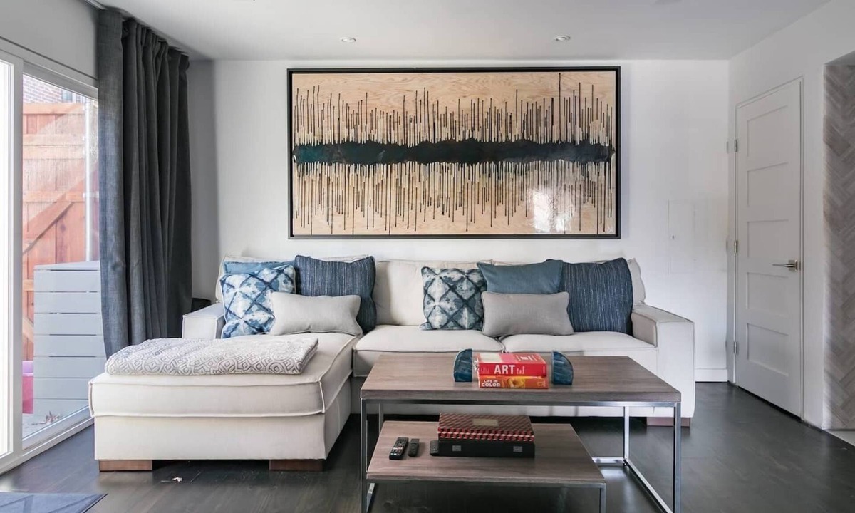 Oak Lawn House | High-Spec Opulent Townhouse in Oak Lawn