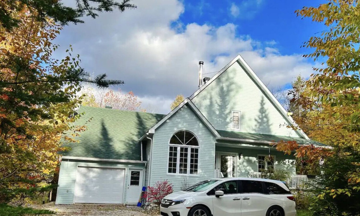 Val-des-Monts Ski Chalet | High speed internet cottage, lake, river, kayak, natural paradise!
