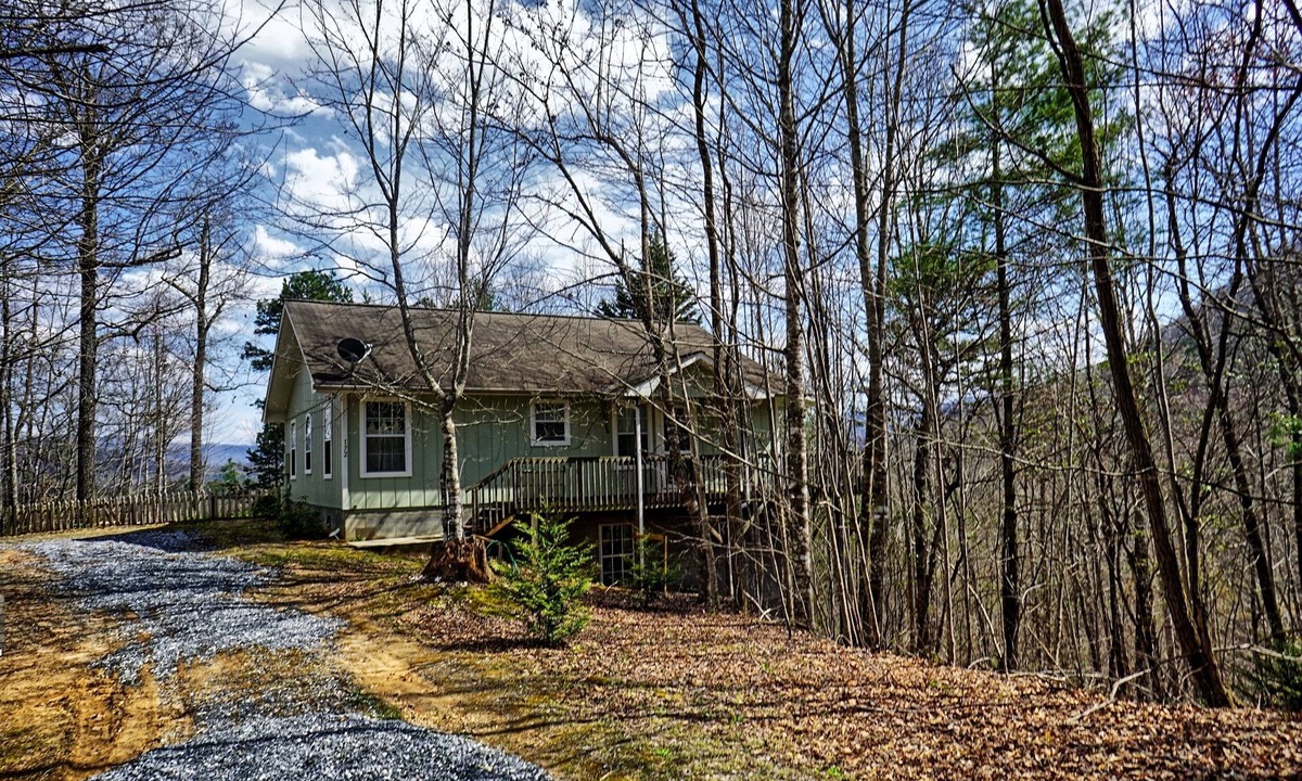 Almond Cottage | High Speed Wifi - Fire Pit & Mountain View!