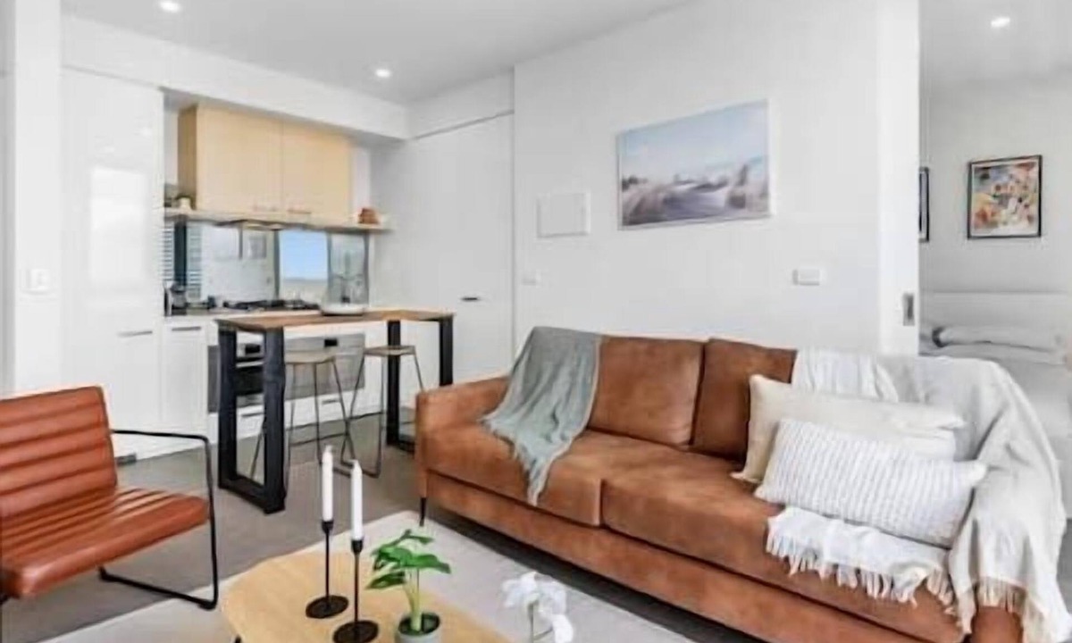 Northcote Apartment | High st delight, With City Views