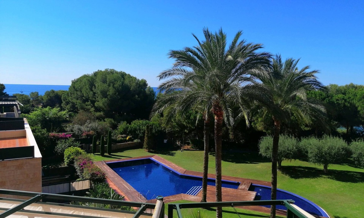 Torredembarra Apartment | HIGH STANDING DUPLEX SEA 1st LINE gym and heated pool