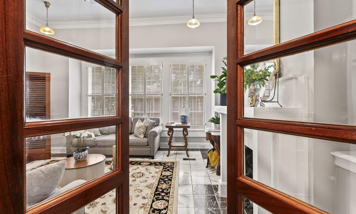 Murfreesboro Cottage | High Tea Cottage | Hot Tub & Pool | Walk Downtown