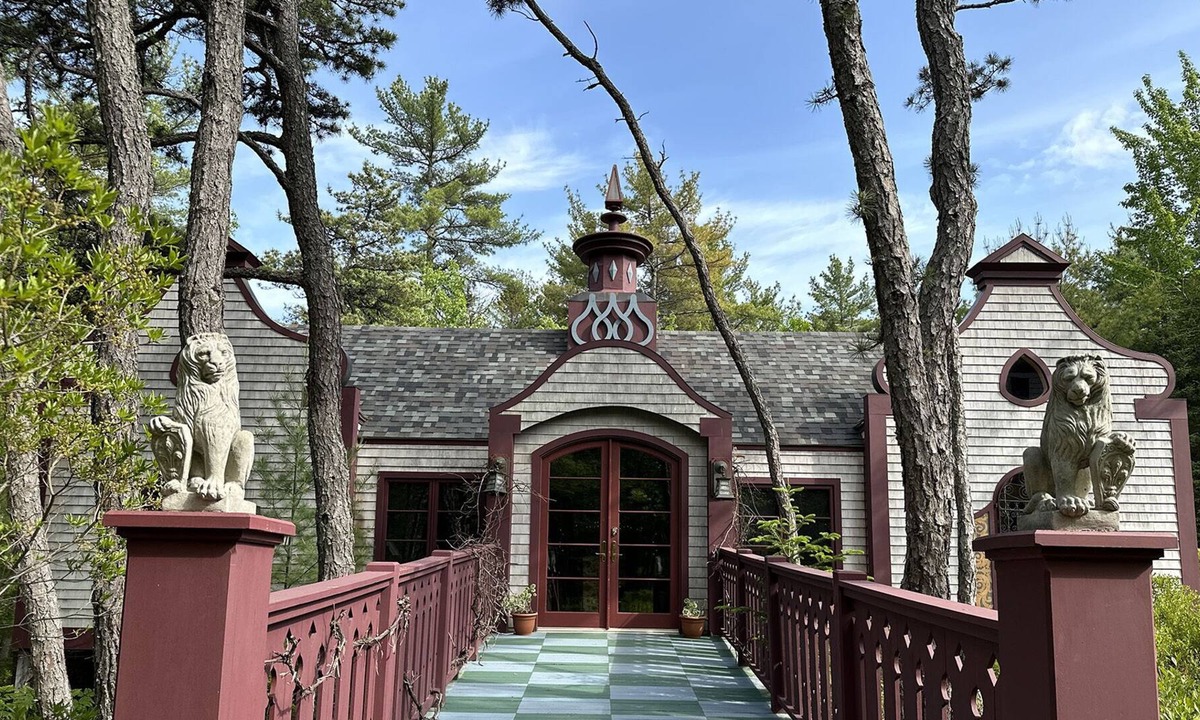 Hall Quarry Villa | High Tower & Pool House: two secluded homes with pool